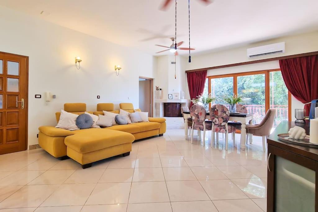 Apartment Kalliope, 200M Sea Kastela Bagian luar foto